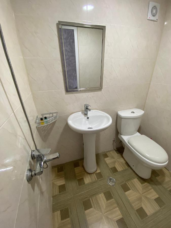 Hotel Holiday House Chkonia Batumi Exterior foto