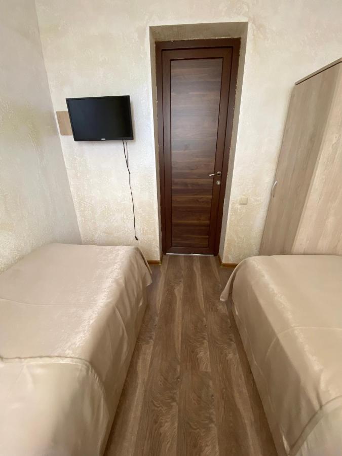 Hotel Holiday House Chkonia Batumi Exterior foto