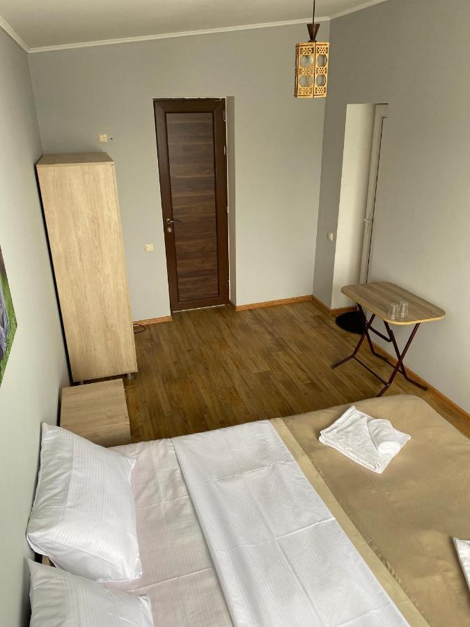 Hotel Holiday House Chkonia Batumi Exterior foto