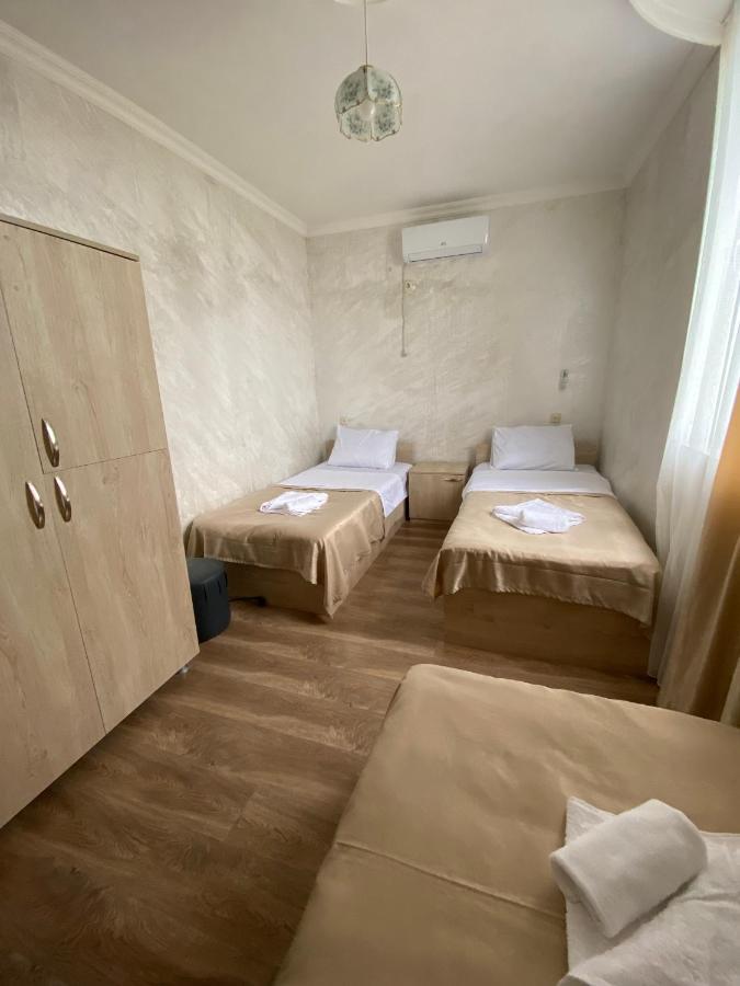 Hotel Holiday House Chkonia Batumi Exterior foto