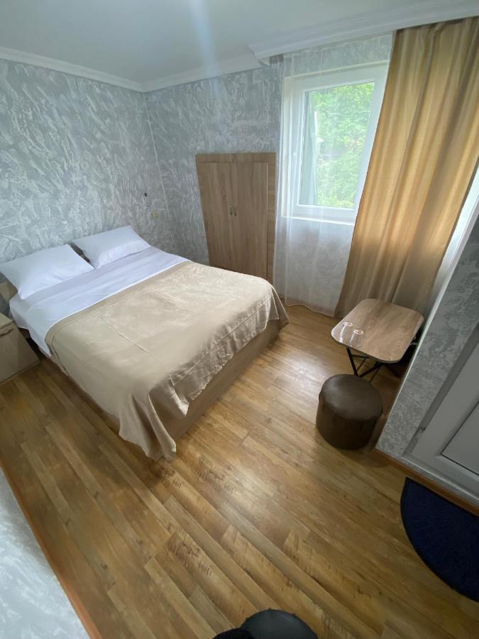 Hotel Holiday House Chkonia Batumi Exterior foto